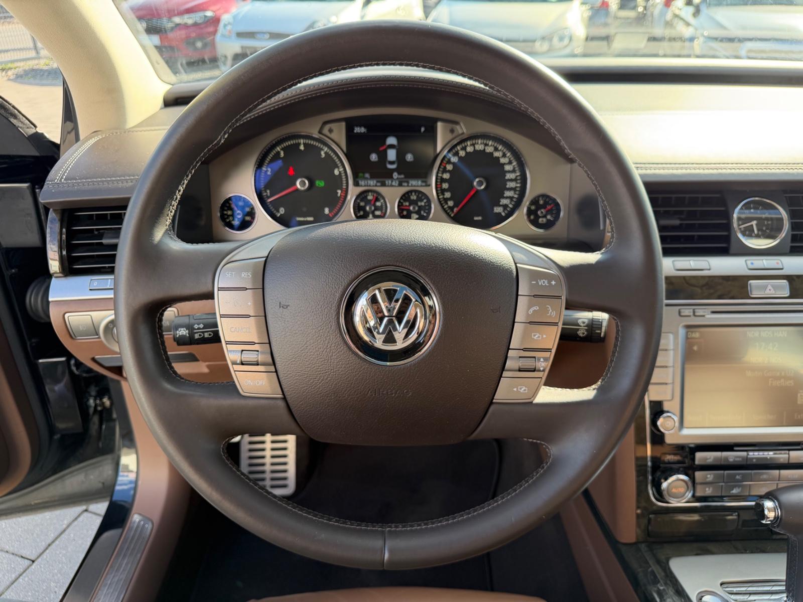Volkswagen Phaeton 4.2 V8*EXCLUSIVE*ACC*S-DACH*STHZ*TOP*