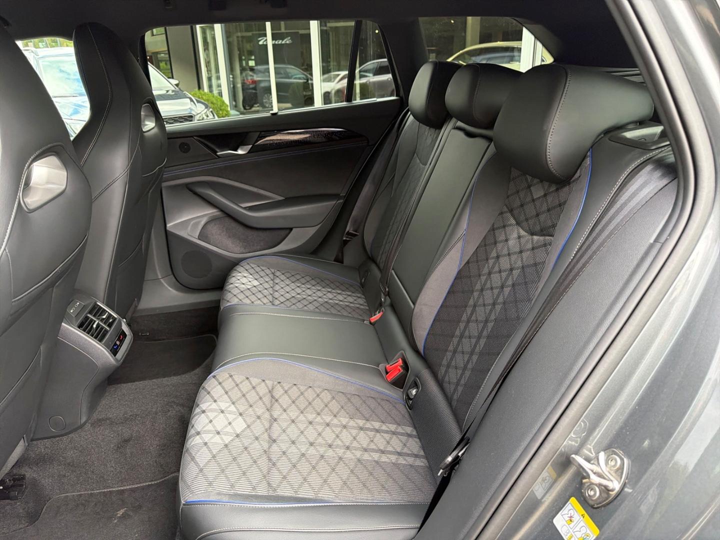 Volkswagen Passat 2.0 TDI DSG R-line Matrix ACC Kam, миниатюра 17