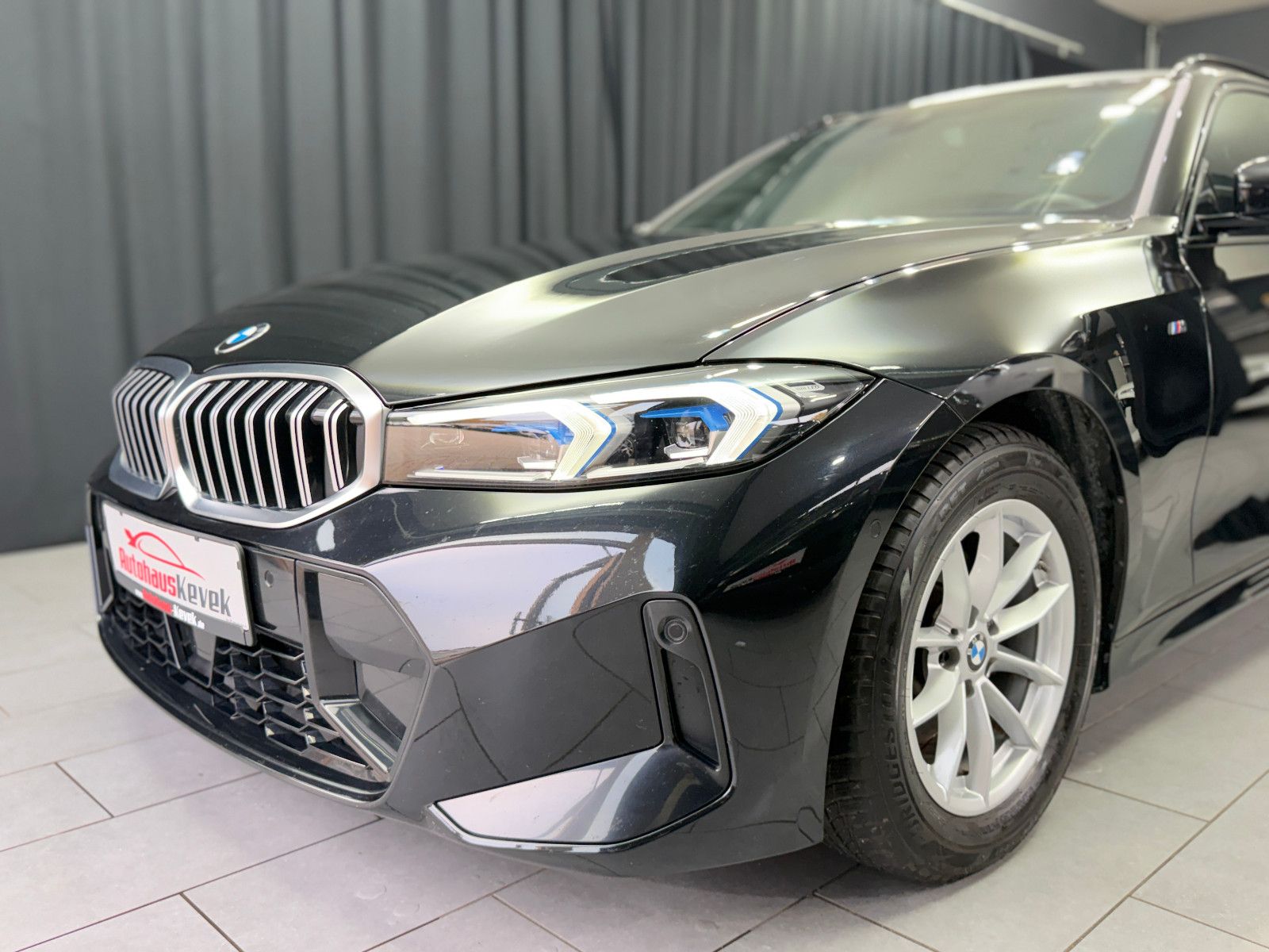 Fahrzeugabbildung BMW 320i Touring M Sport|HIFI|RF-CAM|ACC