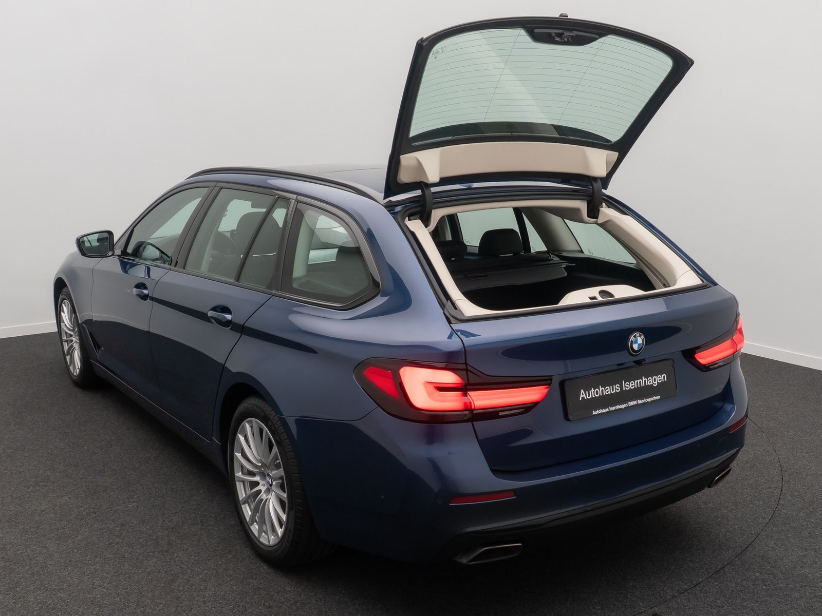 Fahrzeugabbildung BMW 540d xD Panorama Kamera DAB HiFi Lenkrhzg Sport