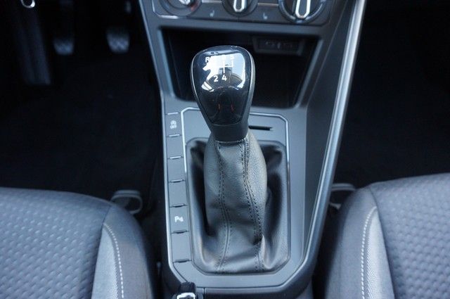 Fahrzeugabbildung Volkswagen Taigo TSI LED AHK SH PDC Klima DAB+