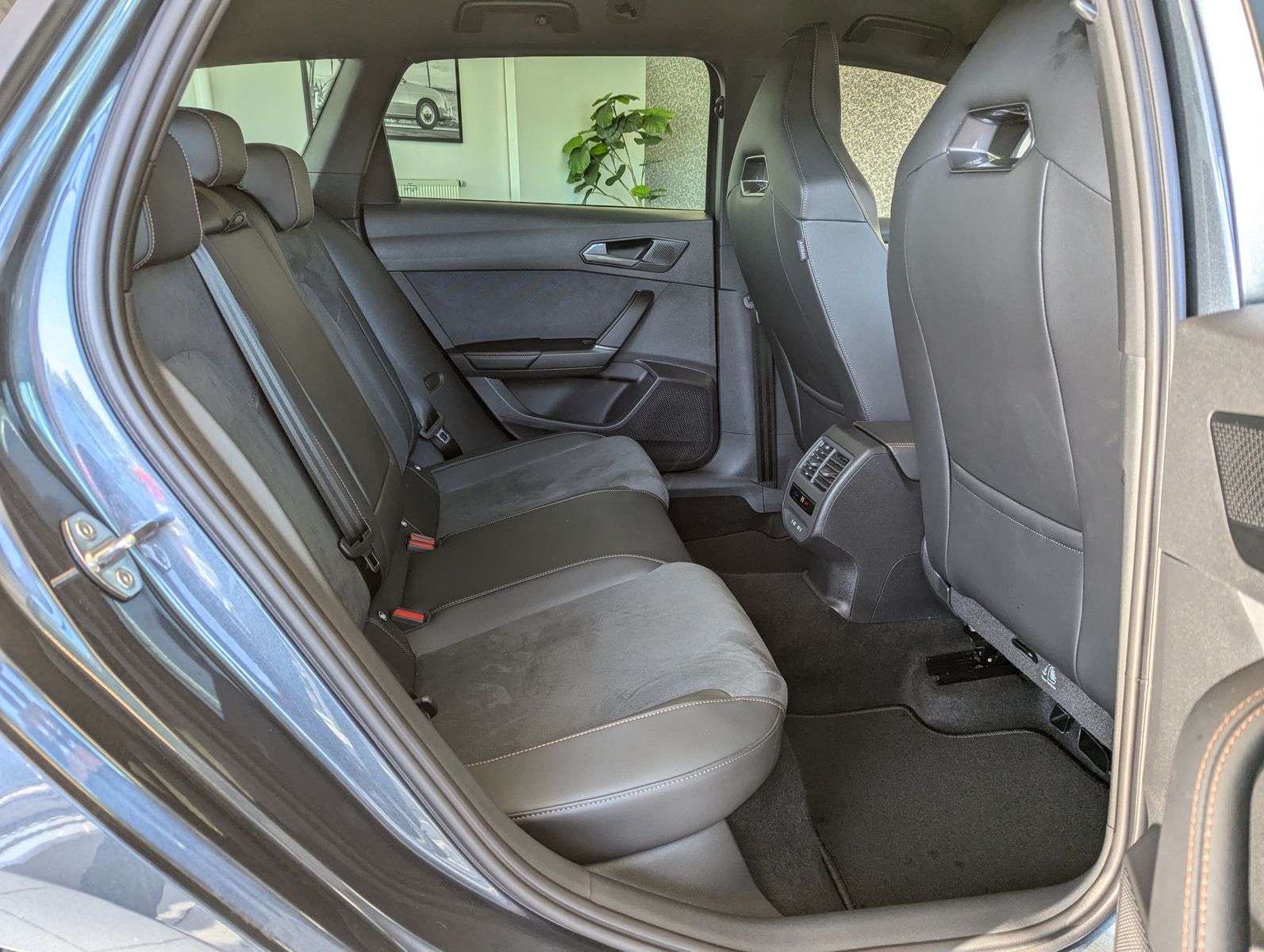 CUPRA Leon 1.5 eTSI Intelligent-Dynamic-Edge-Pake Cam - Image 15