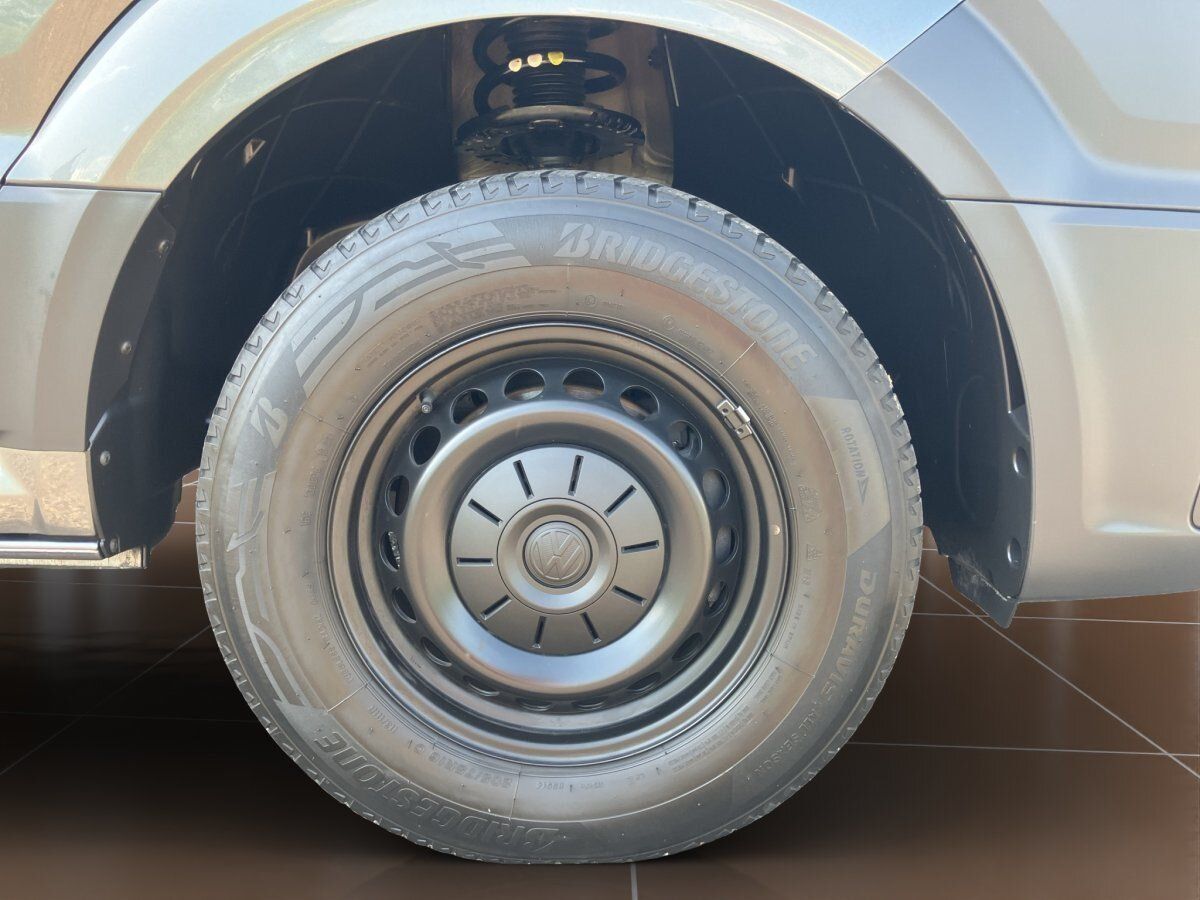 Fahrzeugabbildung Volkswagen Crafter 35 2.0 TDI MR HD 6-Gang SHZ AHK NAVI