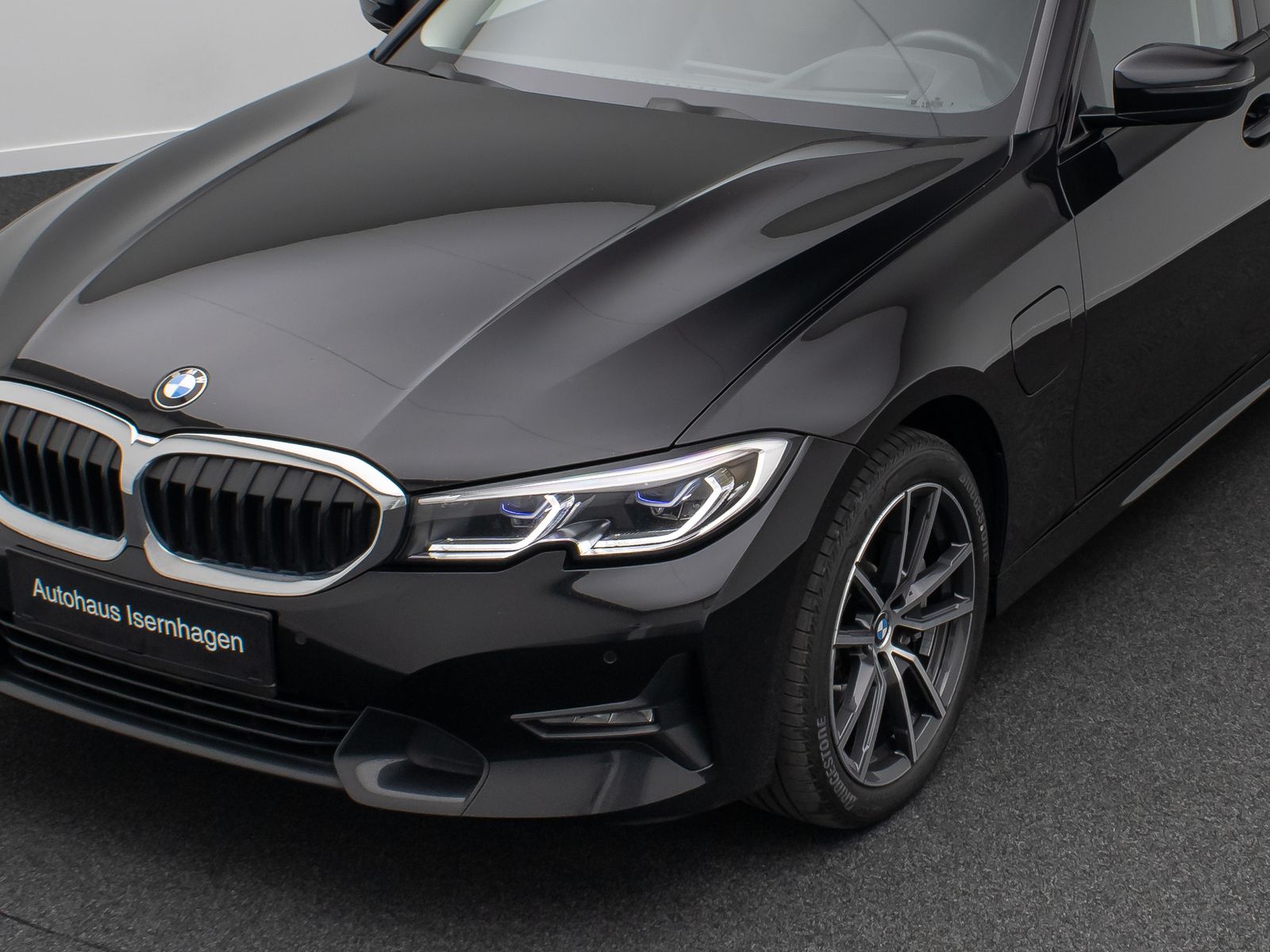 Fahrzeugabbildung BMW 330e Sport Line Laser HUD DAB PDC Komfort Alarm