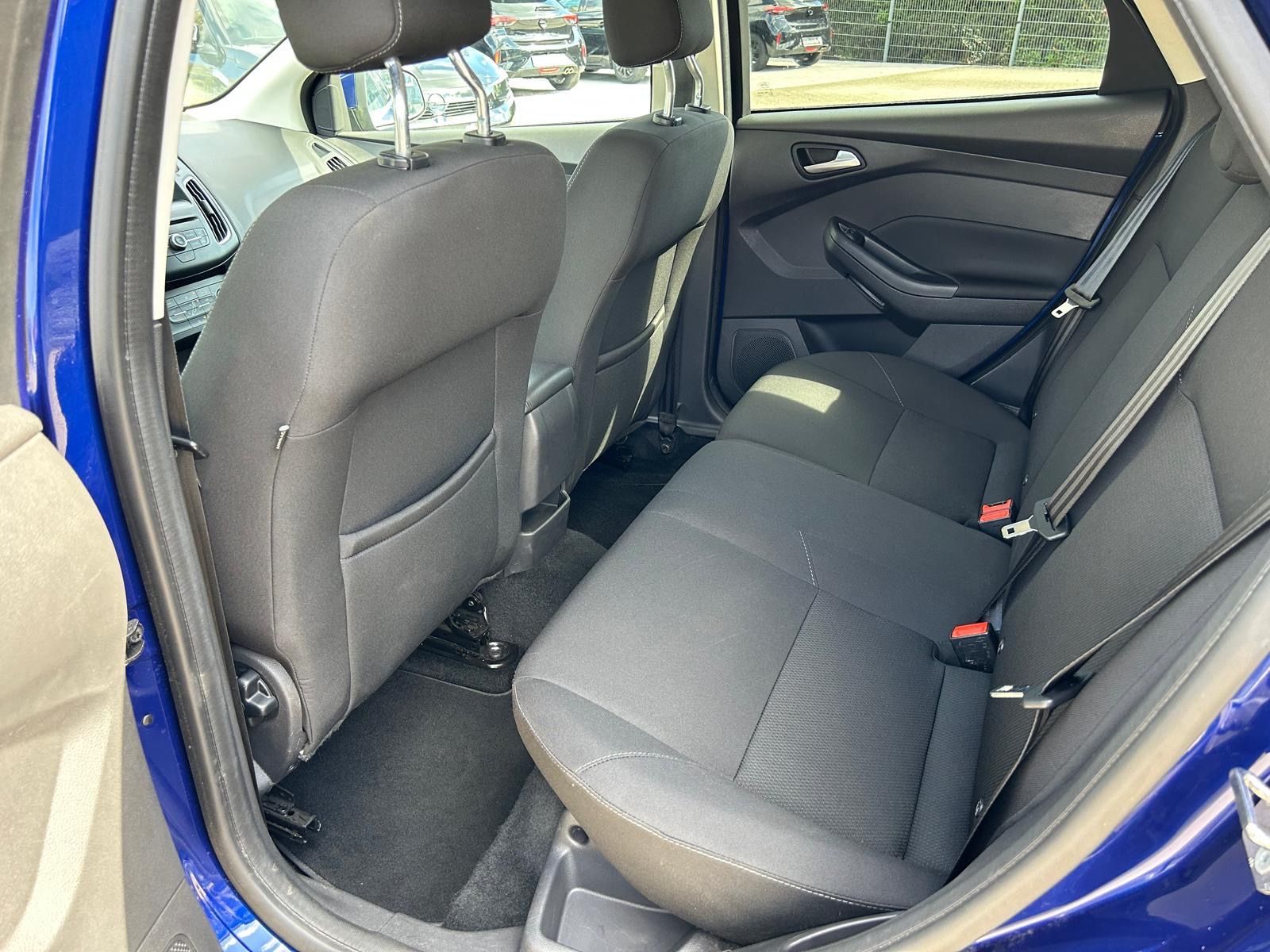 Fahrzeugabbildung Ford Focus Turnier Business°Navi°Winterpaket°AHK