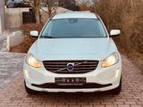 Volvo XC60 D3 AUTO MOMENTUM+KISI+KAMERA+NAVI - Volvo XC60: Weiß