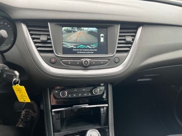 Opel Grandland X 1.2T Business Edition Automatik