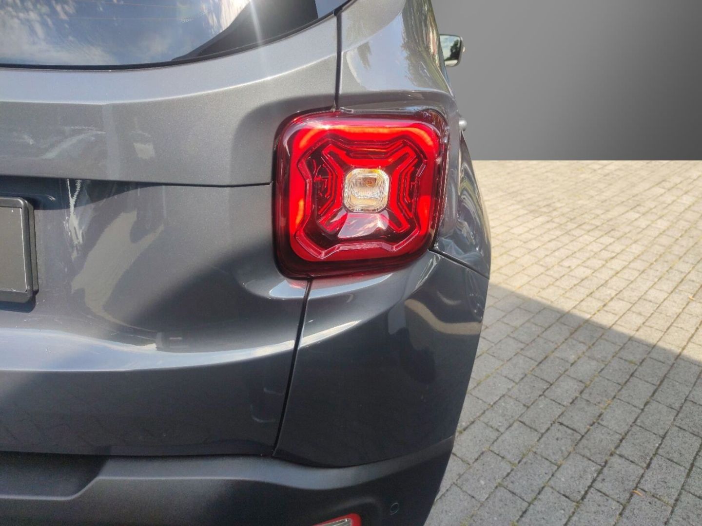 Fahrzeugabbildung Jeep Renegade 1.5 MHEV Limited+NAVI+GANZJAHRESREIFEN+