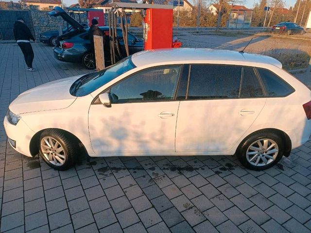 Skoda Rapid 1.4 TDI Xenon Tempomat Sitzhei...