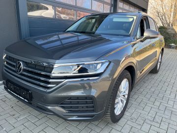 Volkswagen Touareg - 1