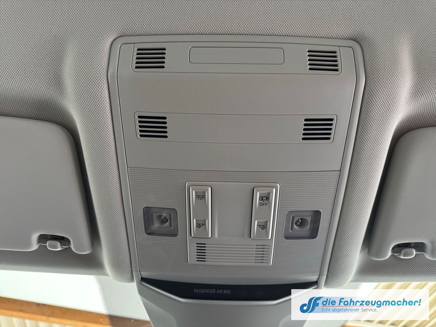 Fahrzeugabbildung Volkswagen T-Roc Style Mehrzonenklima Ambientebeleuchtung S