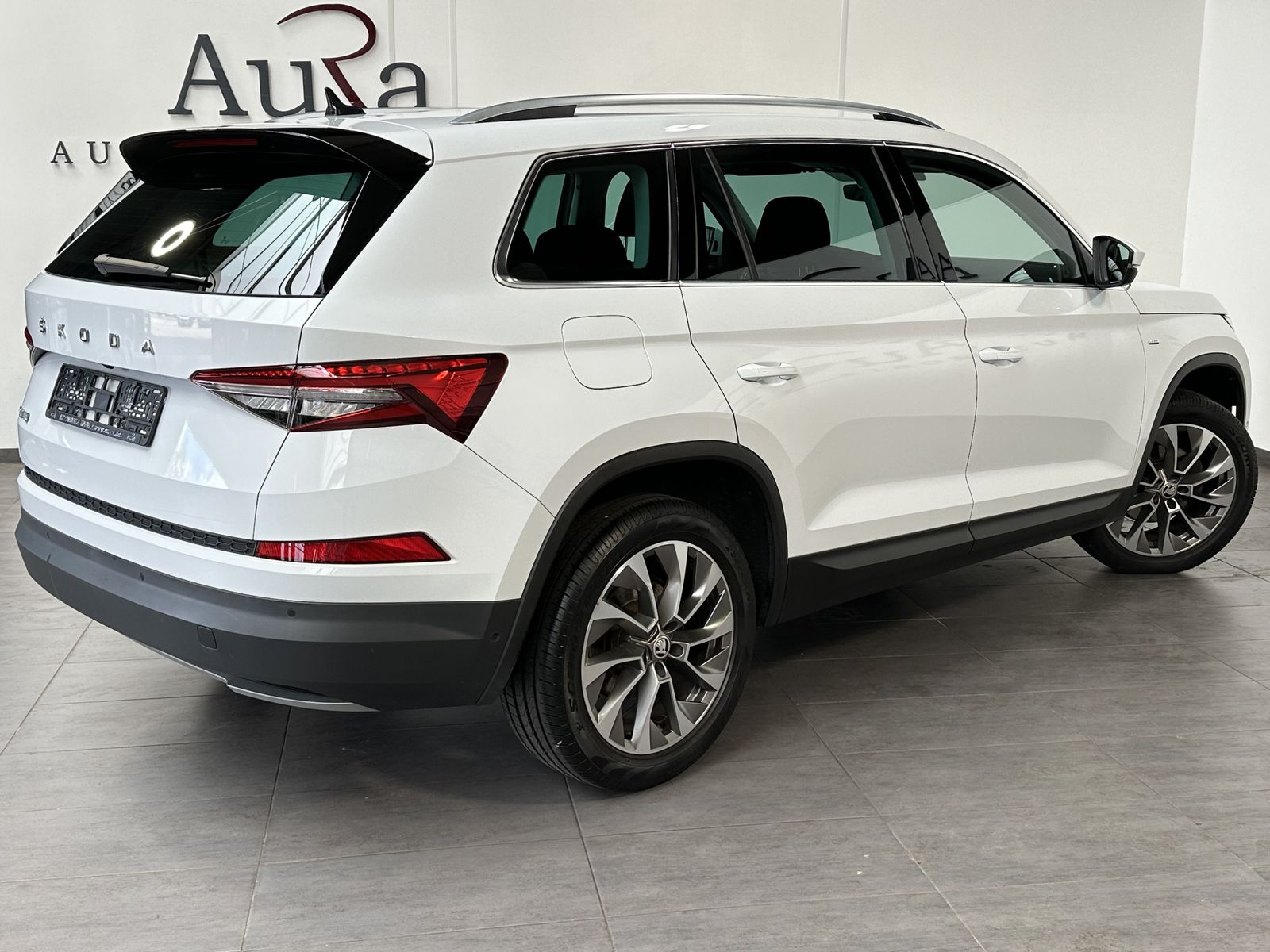 Fahrzeugabbildung SKODA Kodiaq 1.5 TSI DSG Clever NAV+LED+ACC+KAM+19ZOLL