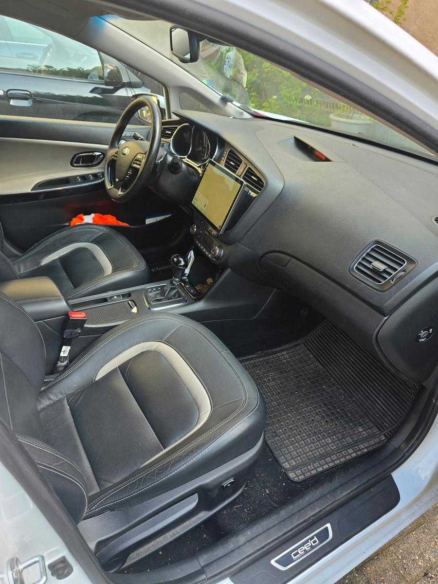 Kia cee'd 2012 — photo 7