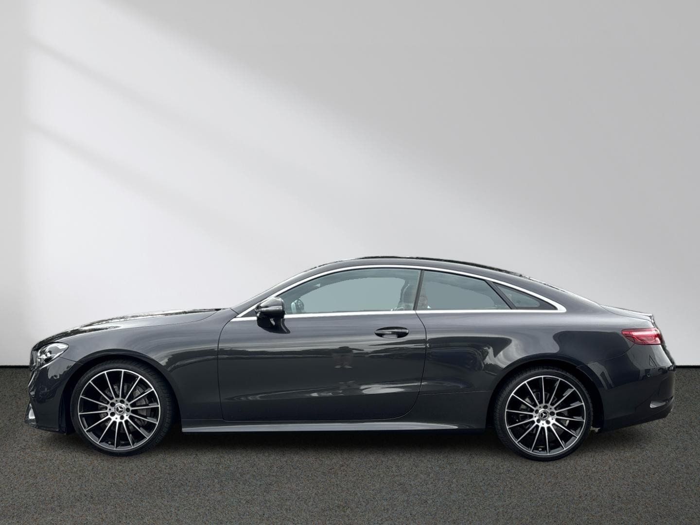 Mercedes-Benz E 220 d Coupe AMG 20" 360°-Kamera Memory CarPlay imagem 3