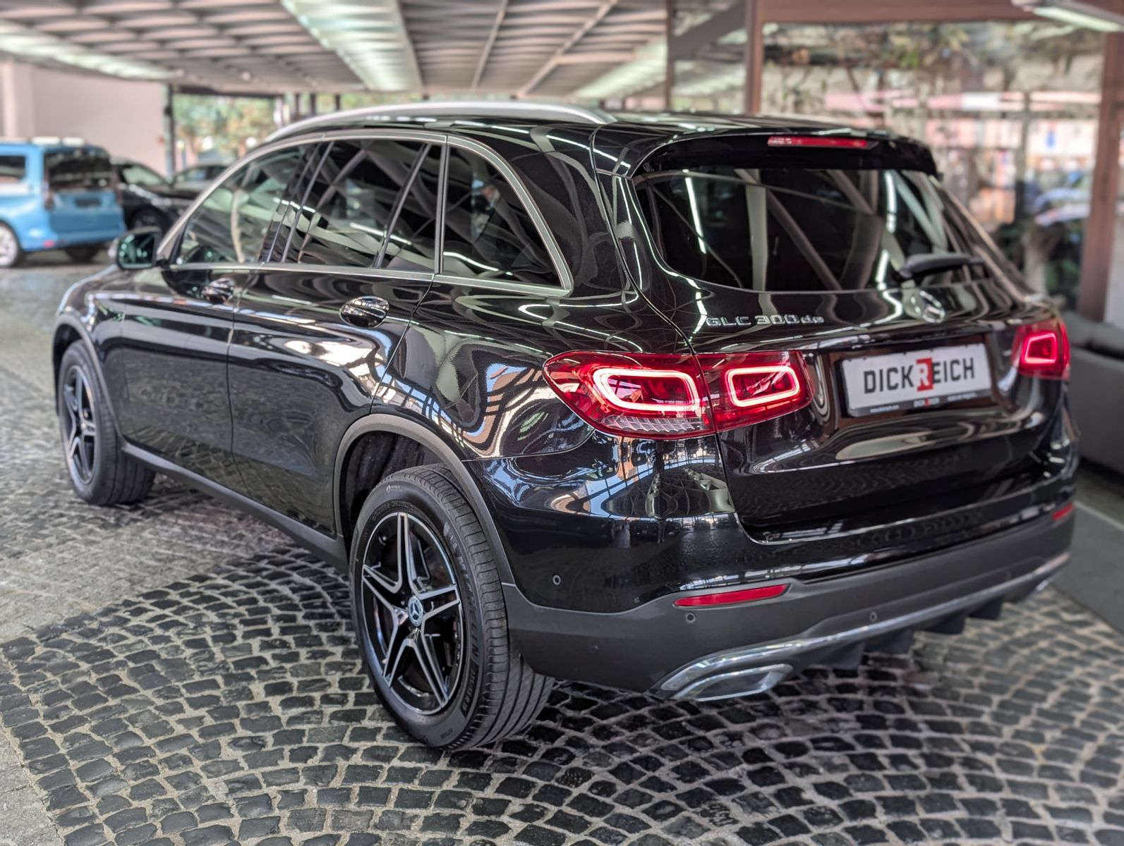 Fahrzeugabbildung Mercedes-Benz GLC 300 de AMG 4Matic PANO LED HUD ACC AMBI VIRT