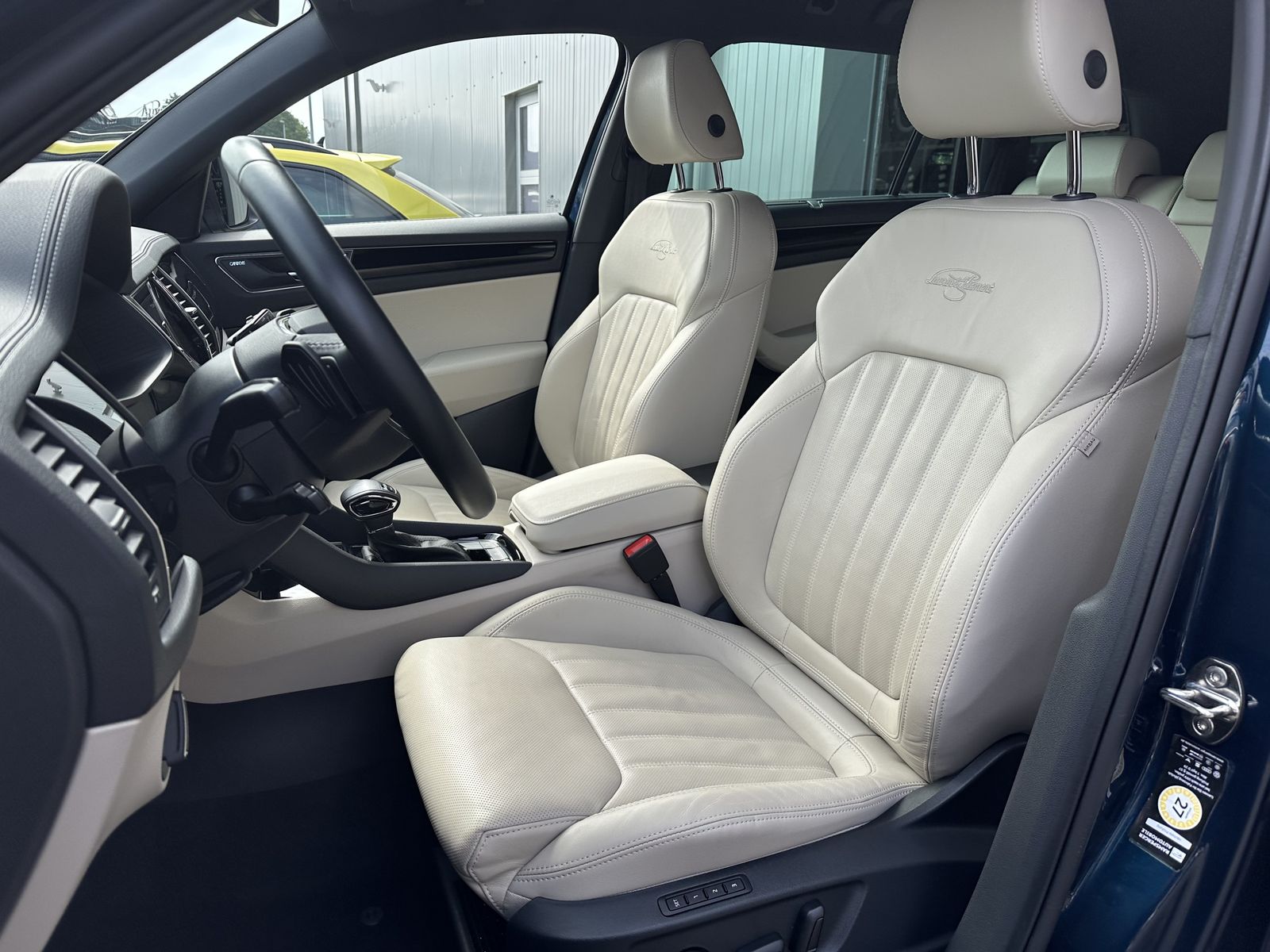 Fahrzeugabbildung SKODA Kodiaq 2.0 TDI L&K DSG 4x4 NAV+LED+PANO+ACC+19ZO