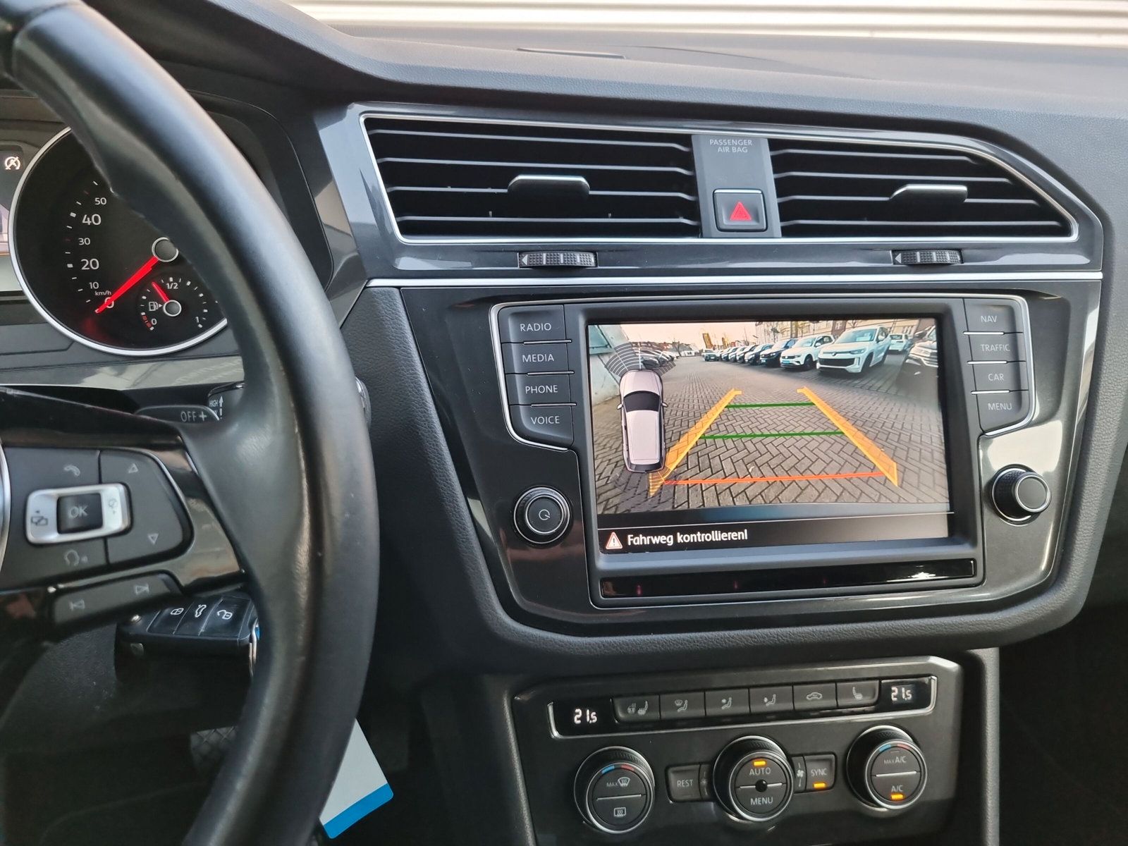 Fahrzeugabbildung Volkswagen Tiguan 2.0 TDI DSG 4M LED ACC eKLAPPE KAMERA