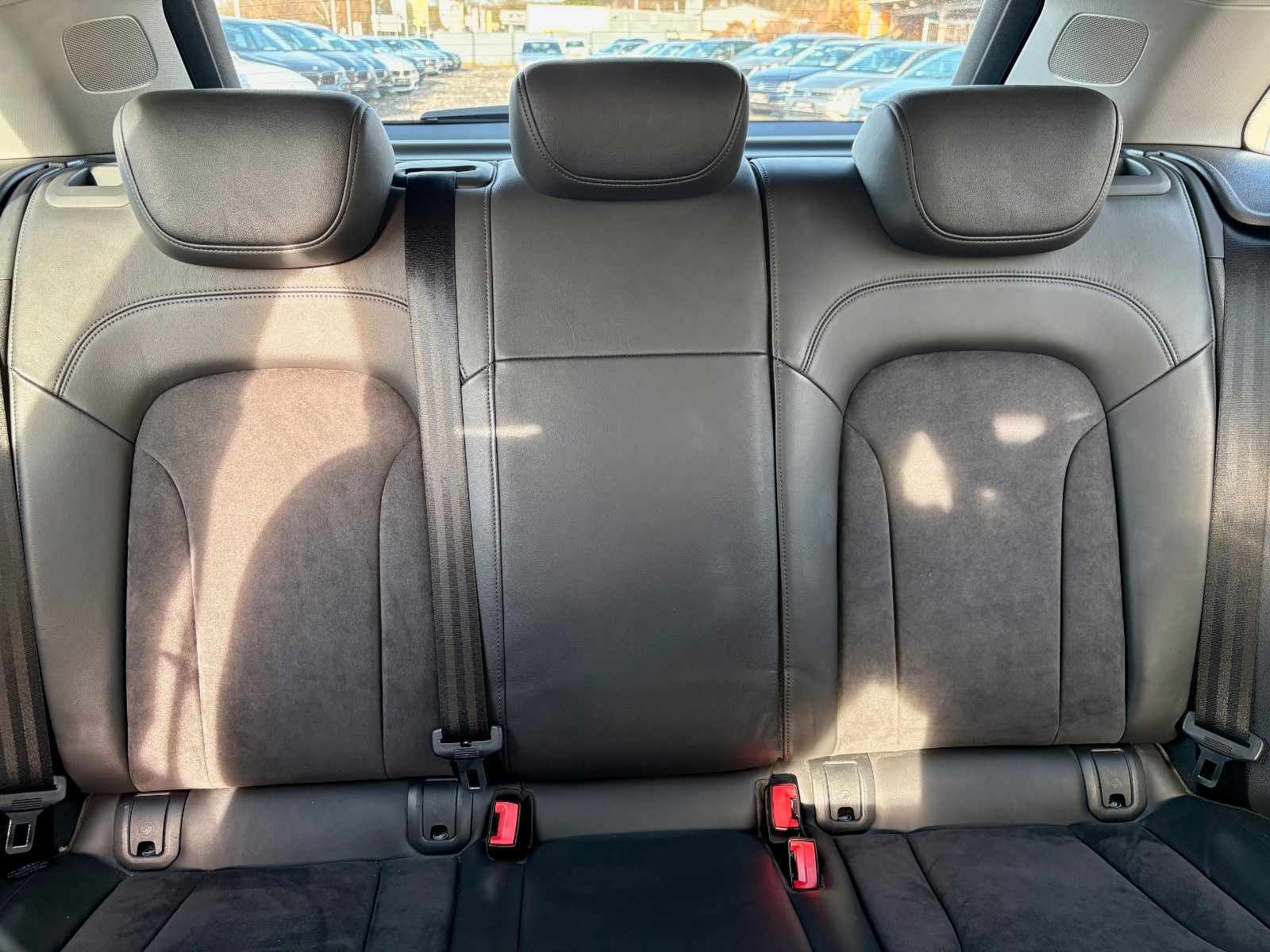 Fahrzeugabbildung Audi Q3 2.0 TDI Navi Xenon Alcantara/Leder SPORTSITZE