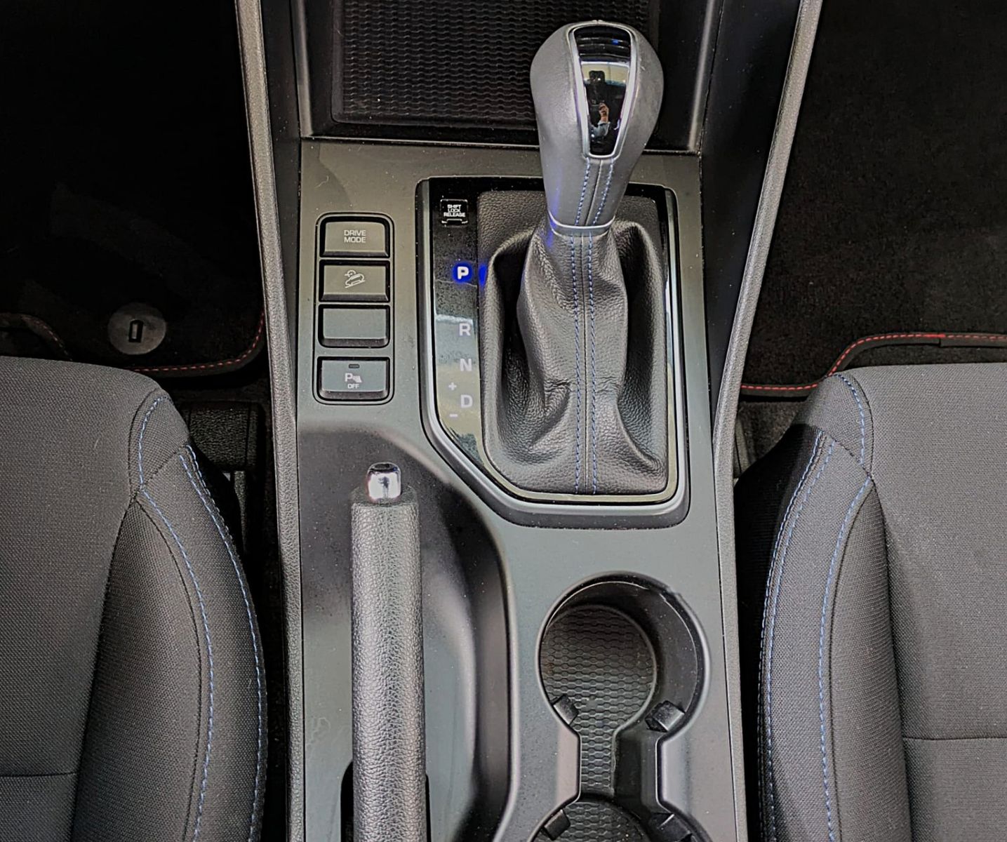Fahrzeugabbildung Hyundai TUCSON 1.6i DTC PASSION SITZHZ ANDROID NAVI CAM