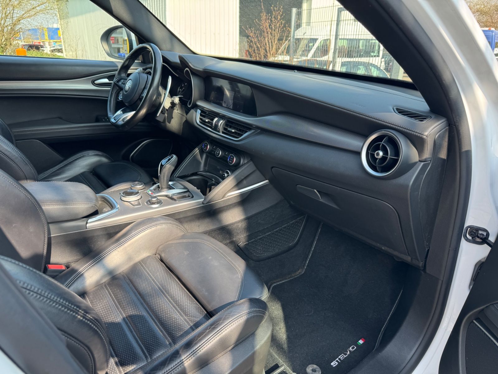 Fahrzeugabbildung Alfa Romeo Stelvio Veloce Q4 Panorama+Leder+LED+Navi+Kamera