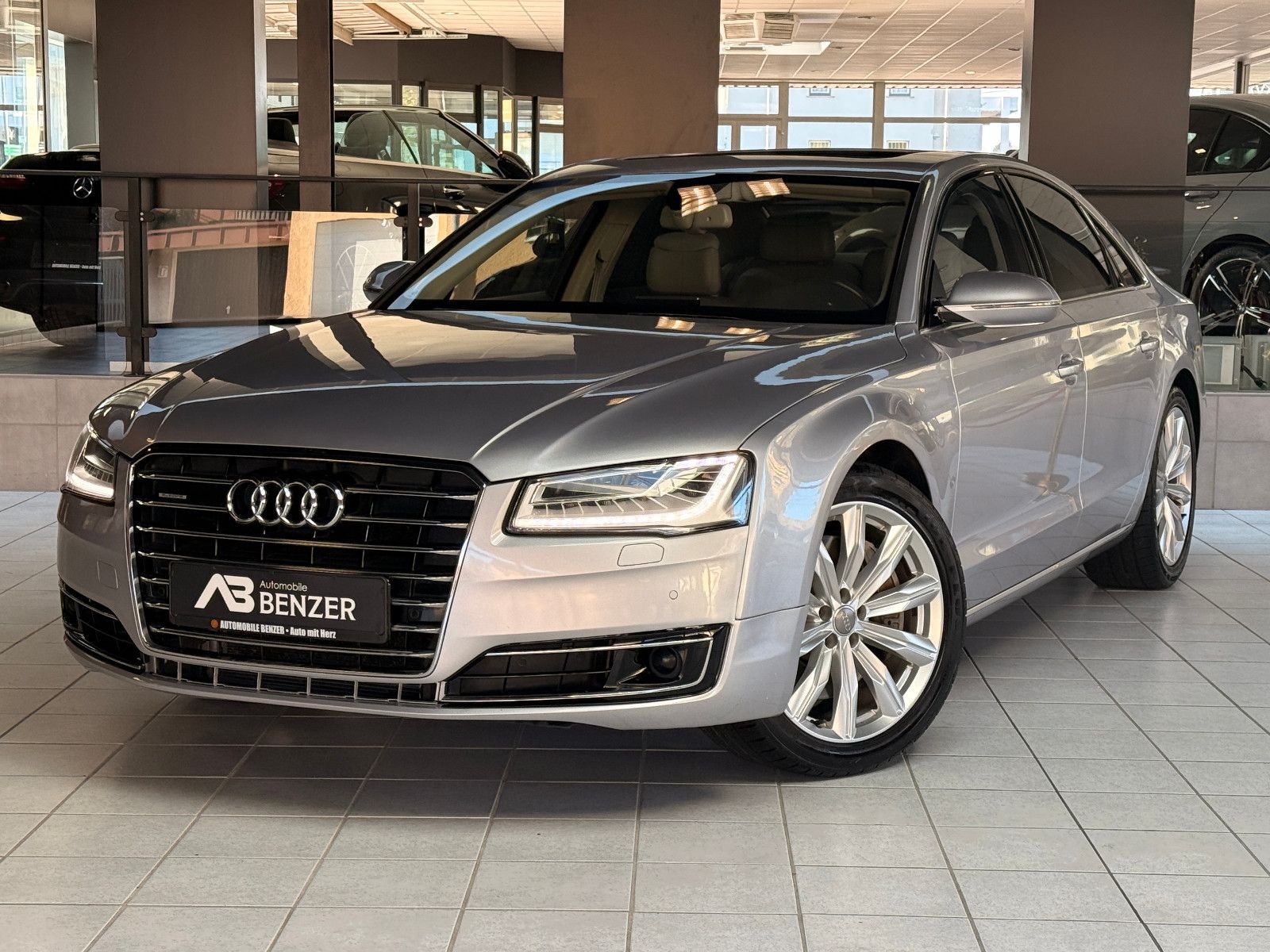 Fahrzeugabbildung Audi A8 4.2 TDI quattro/SCHIEBEDACH/LED/ACC/FACELIFT