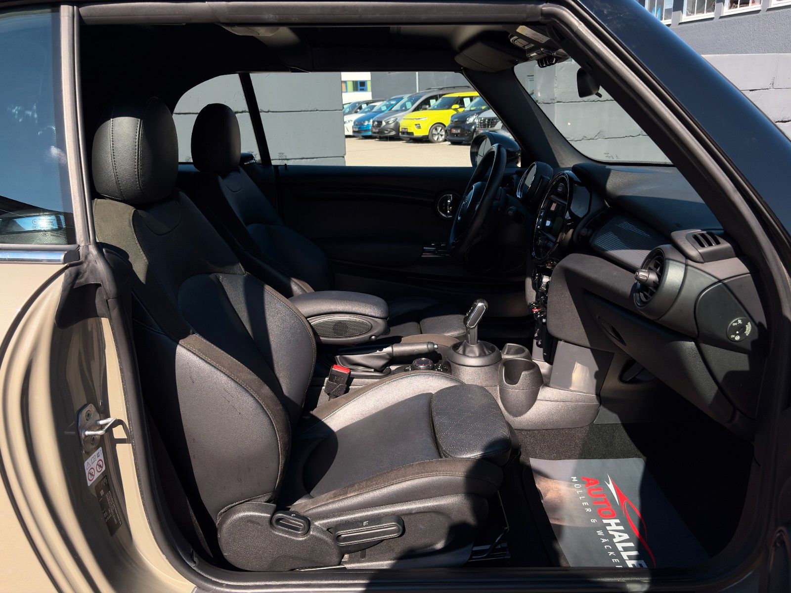 Fahrzeugabbildung MINI Cooper Cabrio SHZ PDC 2Z Klima Navi CarPlay LED