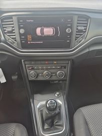 Volkswagen T-Roc - 8