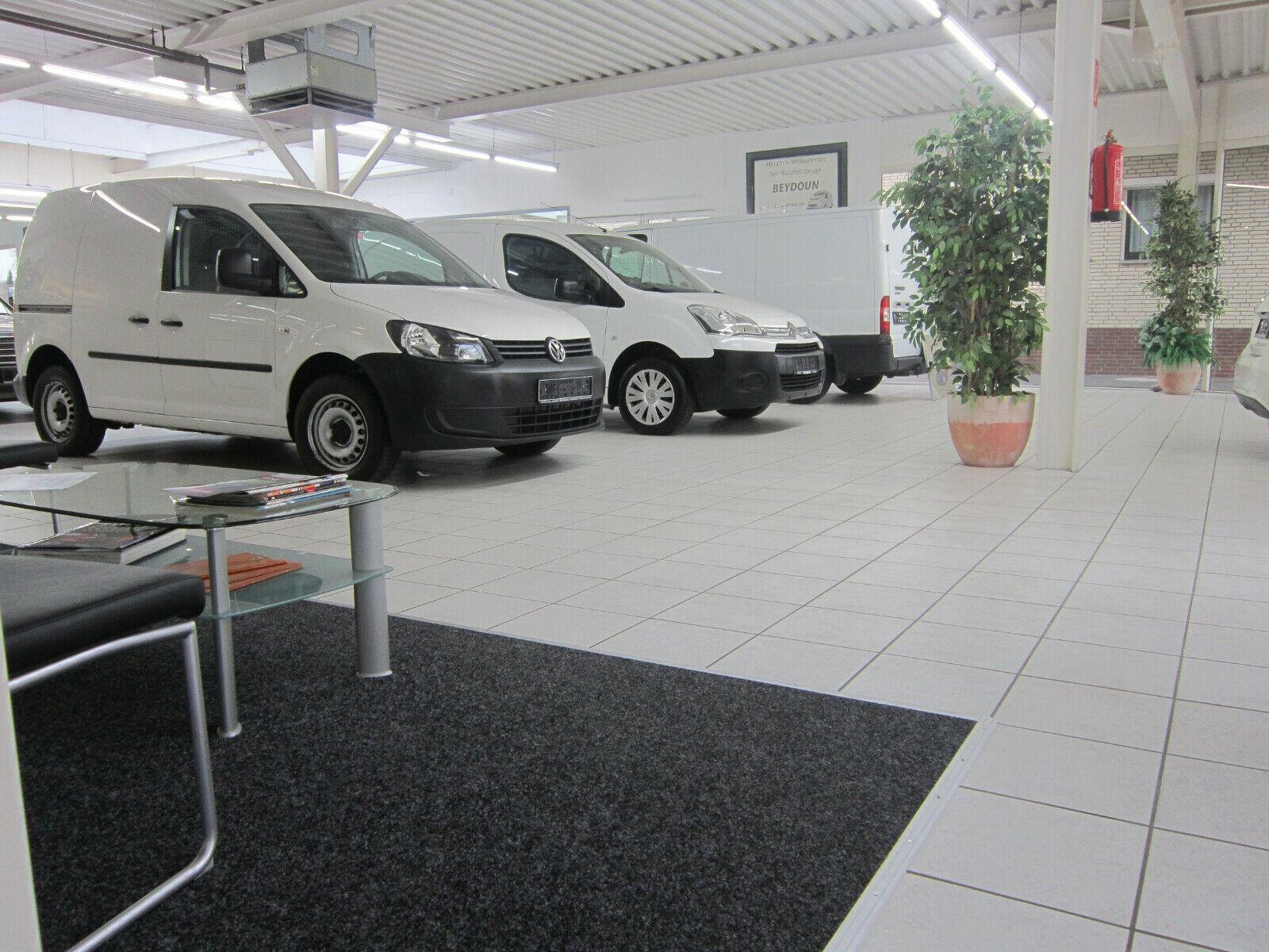 showroom-image-bottom