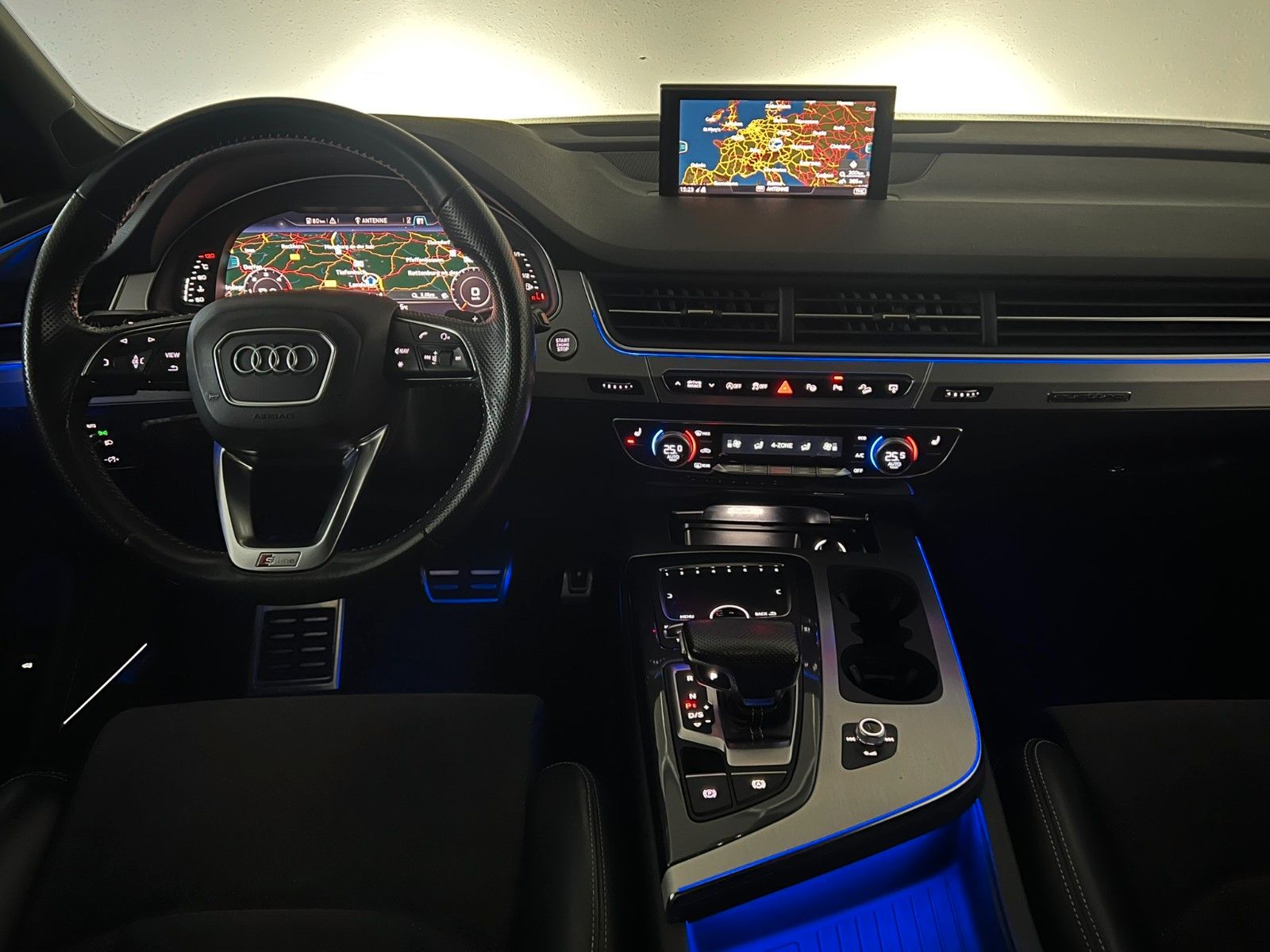 Fahrzeugabbildung Audi Q7 3.0 TDI Quattro S-LINE/21ZOLL/MATRIX/AHK/AMBI