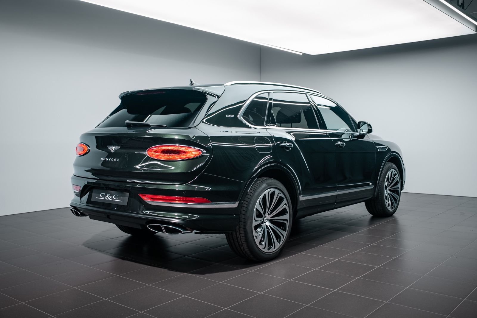Fahrzeugabbildung Bentley Bentayga V8 FIRST EDITION/NAIM/TOURING SPEC