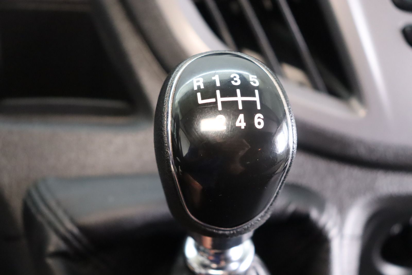 Fahrzeugabbildung Ford Transit 350 L2H2 * Rollstuhlrampe* RFK *