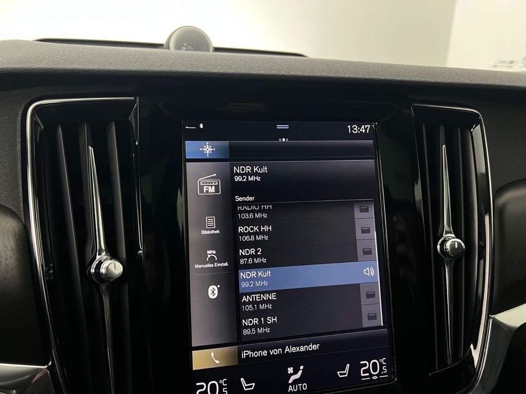 VOLVO V90 Cross Country D5 ALLRAD / 1.HD /235PS /B&W VOLVO V90 Cross Country D5 ALLRAD / 1.HD /235PS /B&W