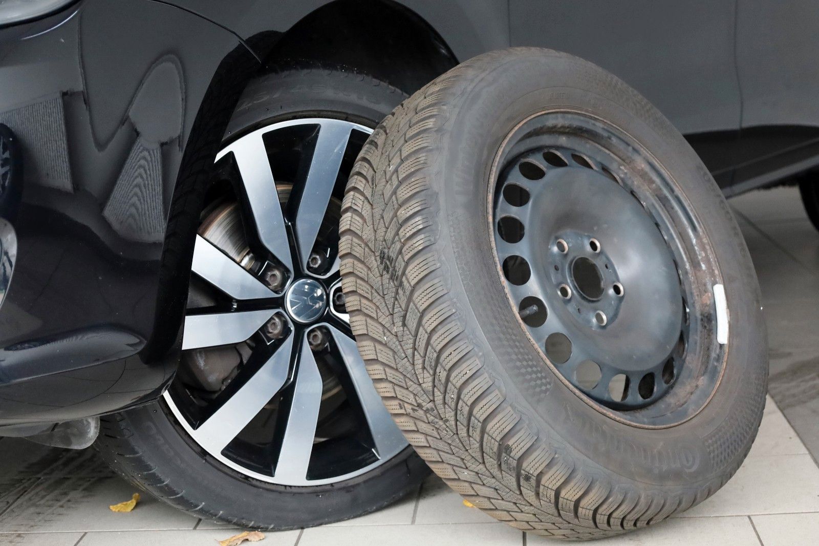 Fahrzeugabbildung Volkswagen Sharan Comfortline 7 Si,Navi,Xenon,SH,PDC,AHK el