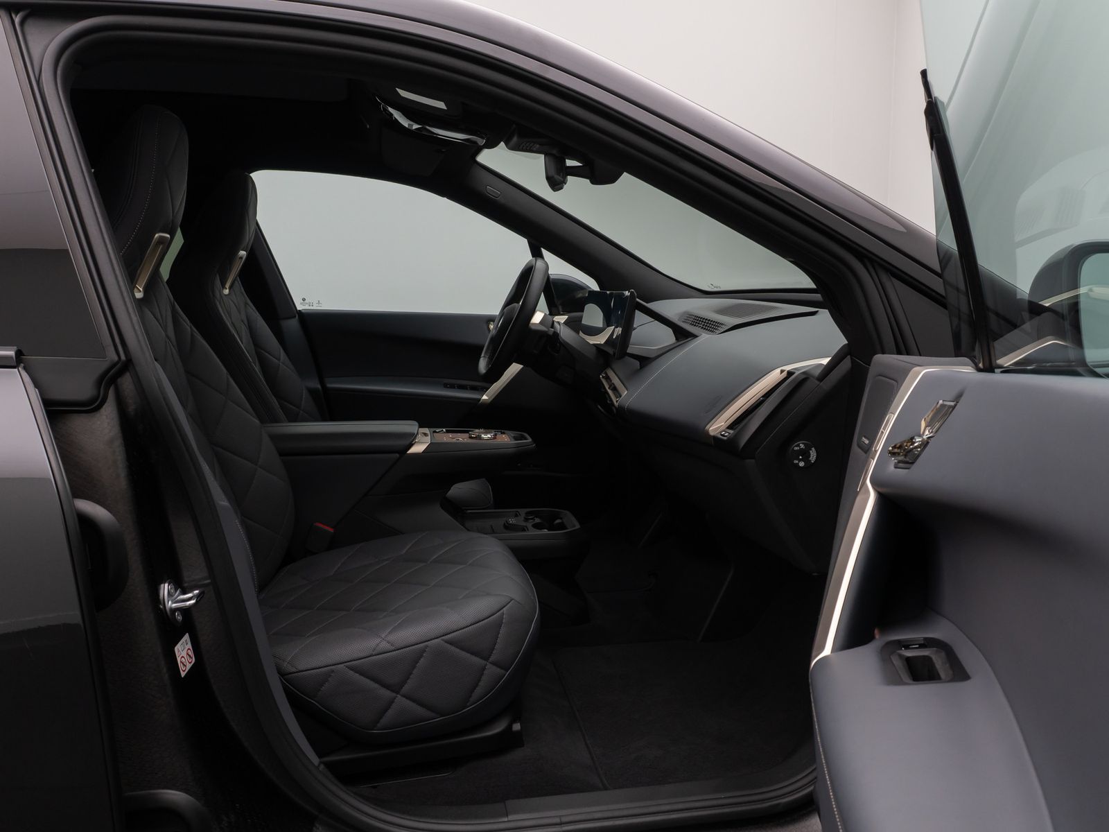 Fahrzeugabbildung BMW iX xD40 Sportpaket DAB SkyLounge 360° AHK 22Zoll