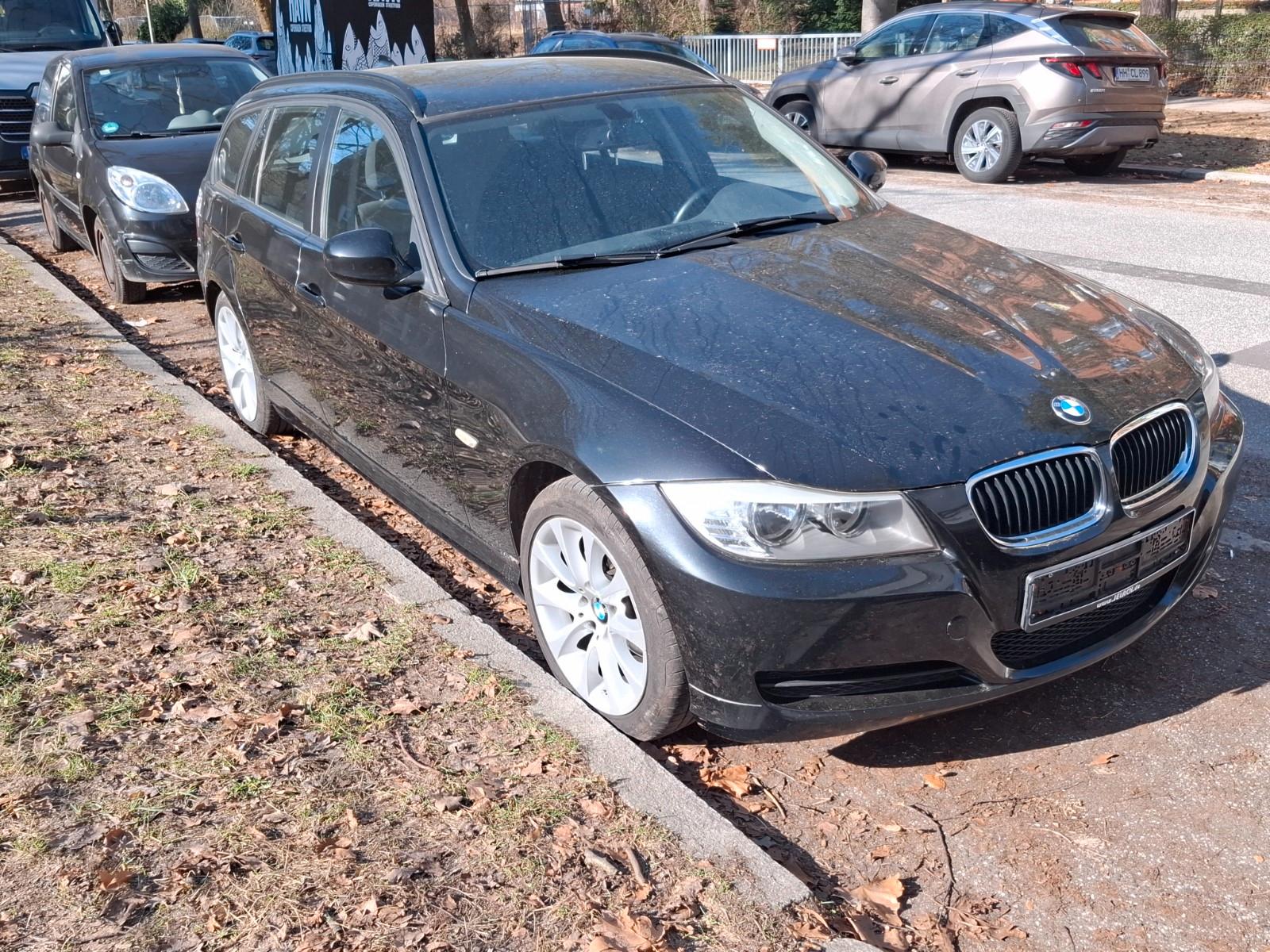BMW 316 2011 — rear view