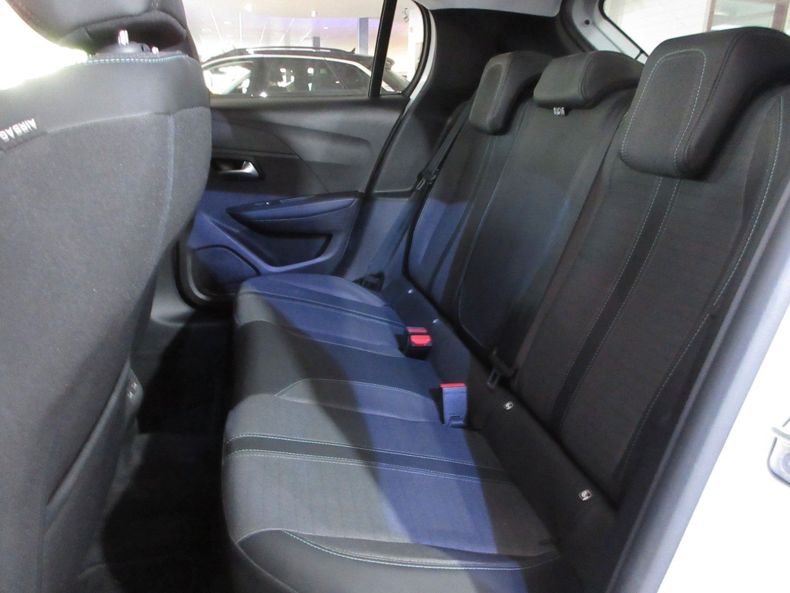 Fahrzeugabbildung Peugeot 208 Allure 1.2T FULL-LED/NAVI/PDC/CAM/ALU