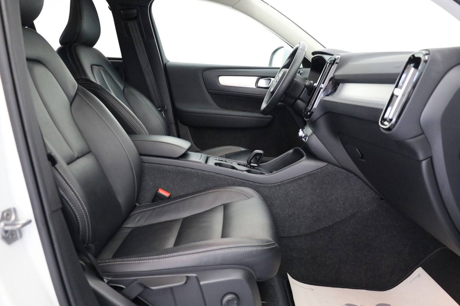 Fahrzeugabbildung Volvo XC40 Momentum Pro Leder,Navi,LED,360° Kamera,SH