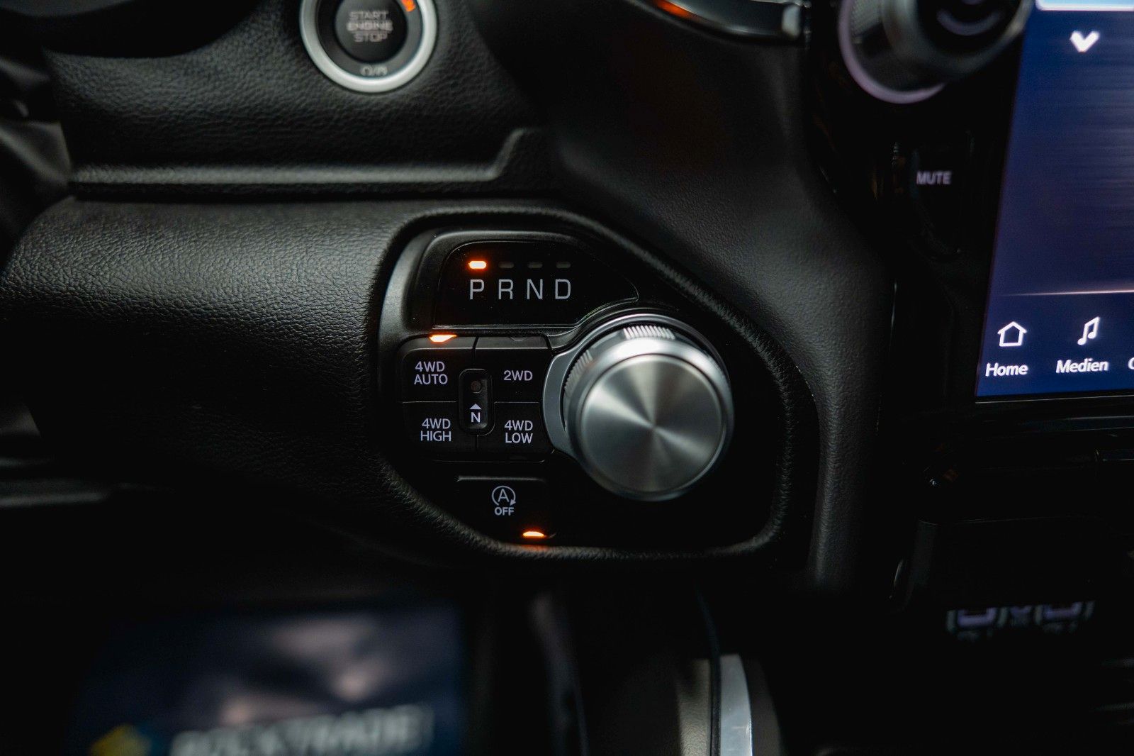 Fahrzeugabbildung Dodge RAM 5.7 V8 HEMI 4x4 LARAMIE Offroad Night LED