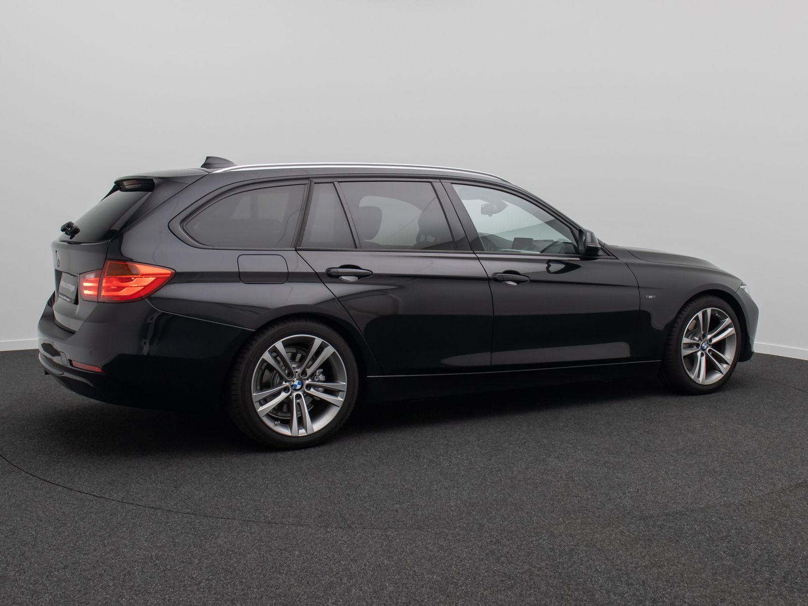 Fahrzeugabbildung BMW 325d Sport Line HUD HiFi Xenon Panorama Alarm