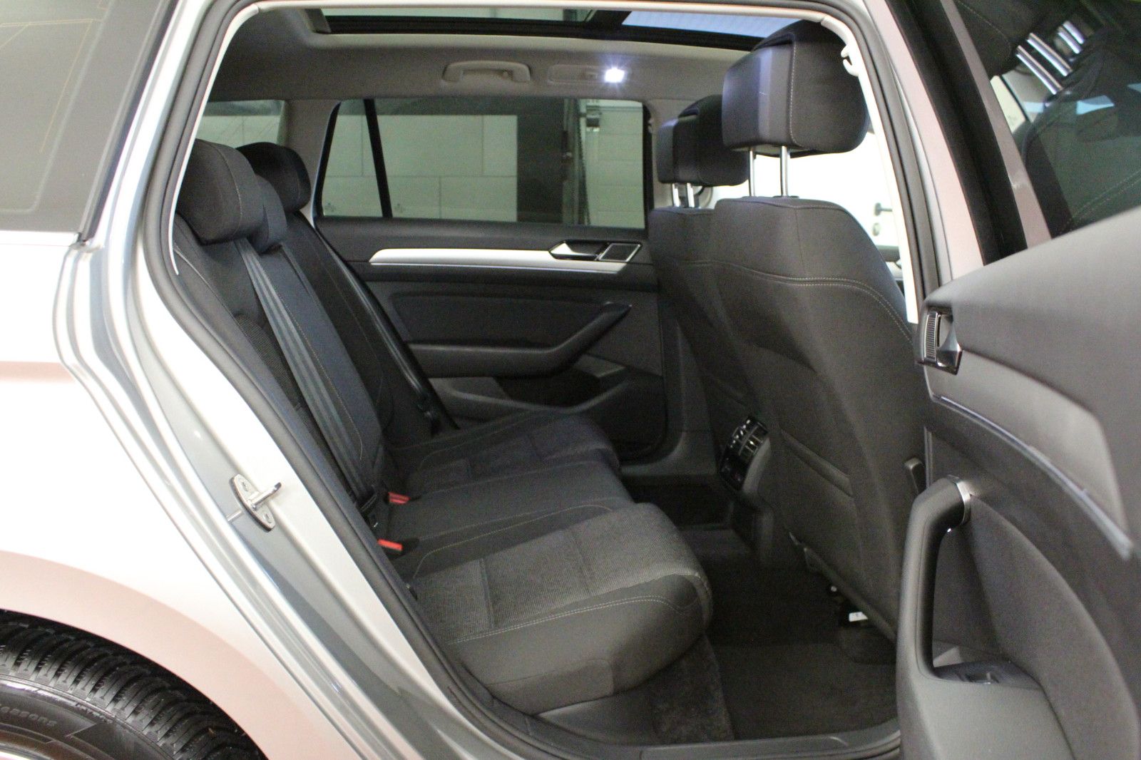 Fahrzeugabbildung Volkswagen Passat Variant 1.8 TSI DSG Comfortline Variant