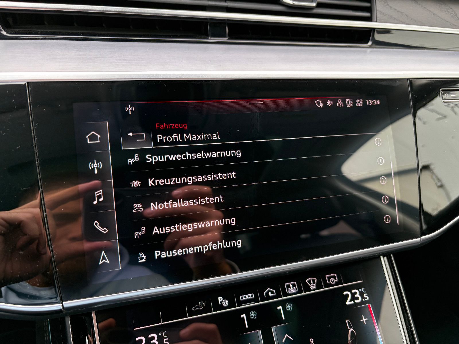 Fahrzeugabbildung Audi A8 60 TFSI e L quattro/Chauffeur-Paket/Fond-TV/