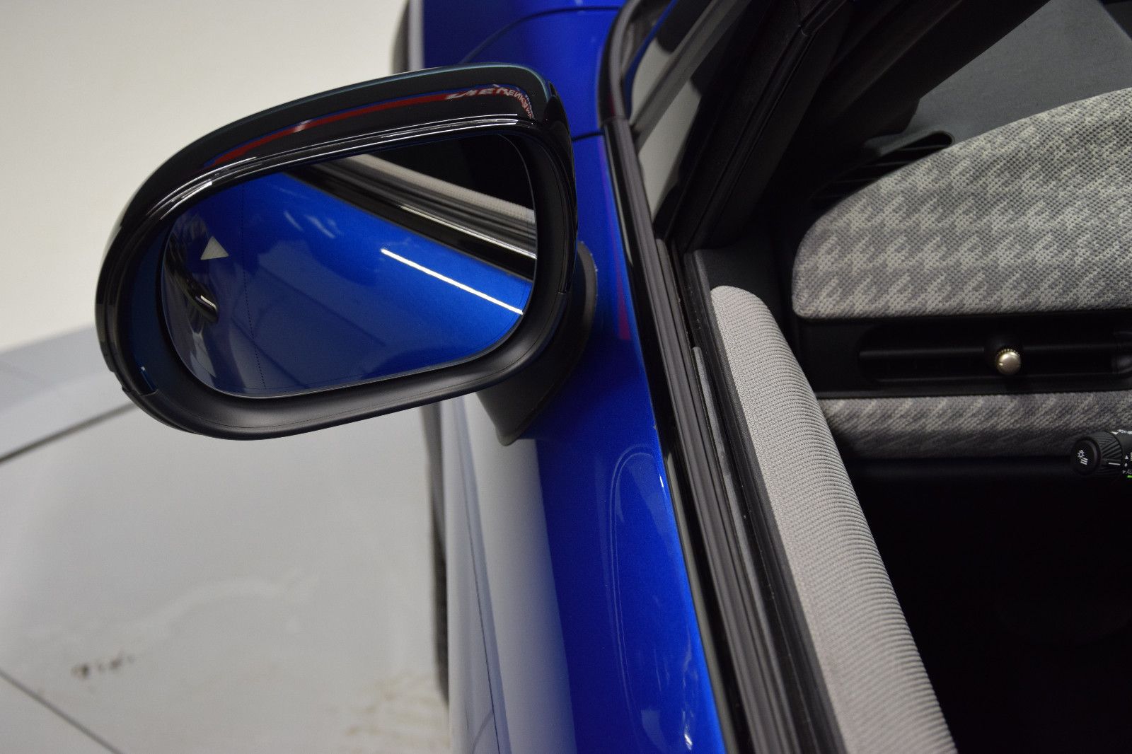 Fahrzeugabbildung MINI Cooper C Favoured Trim 5-Türen Paket-L Pano h/k