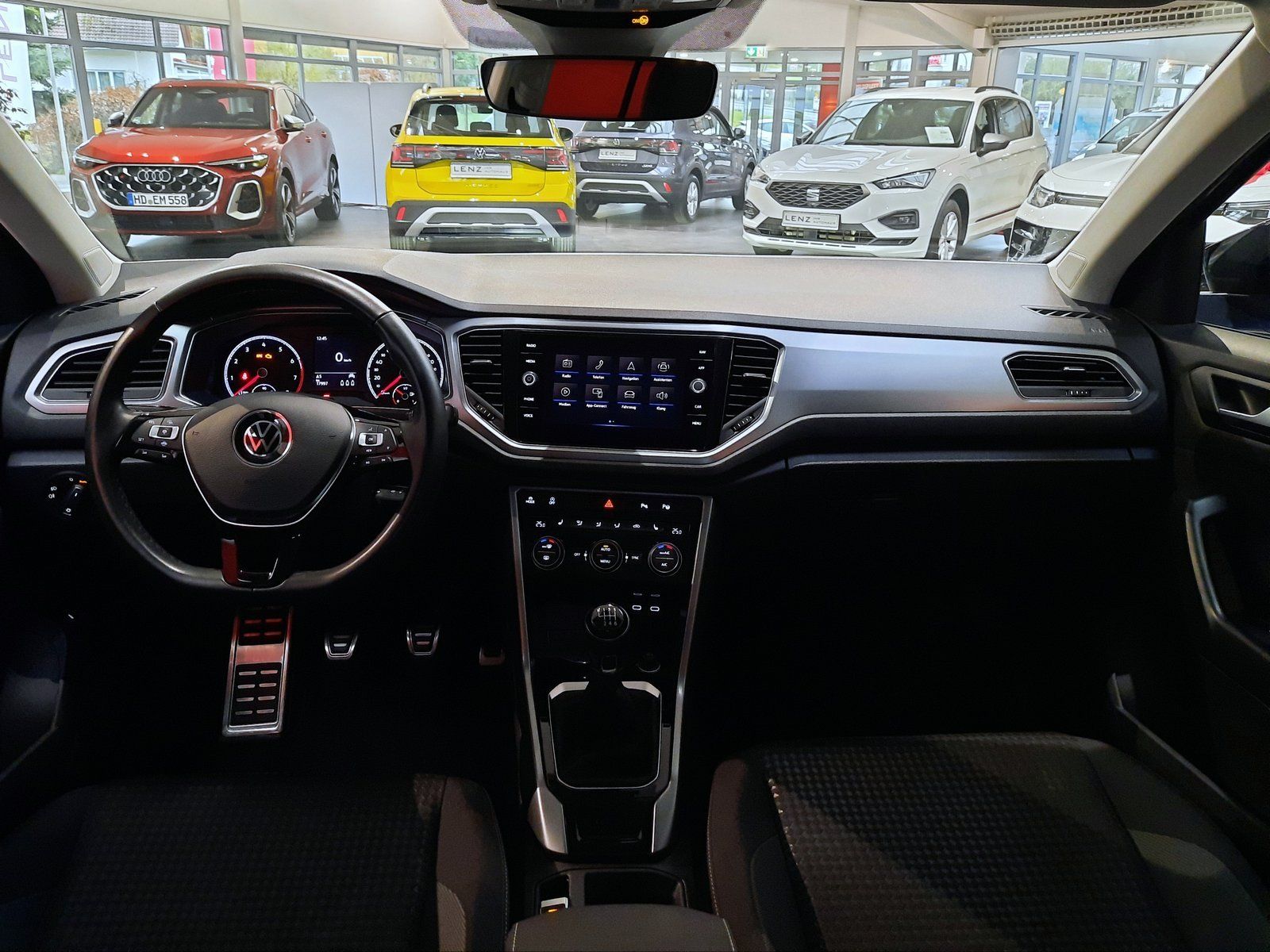 Fahrzeugabbildung Volkswagen T-Roc Active TSI *AHK*Panodach*Navi*LED*PDC*ACC*