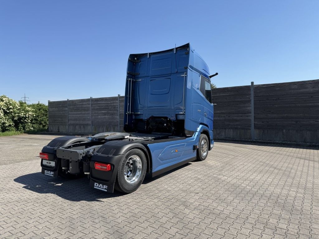 Fahrzeugabbildung DAF FT XG  530 BLAU METALLIC Limited Edition
