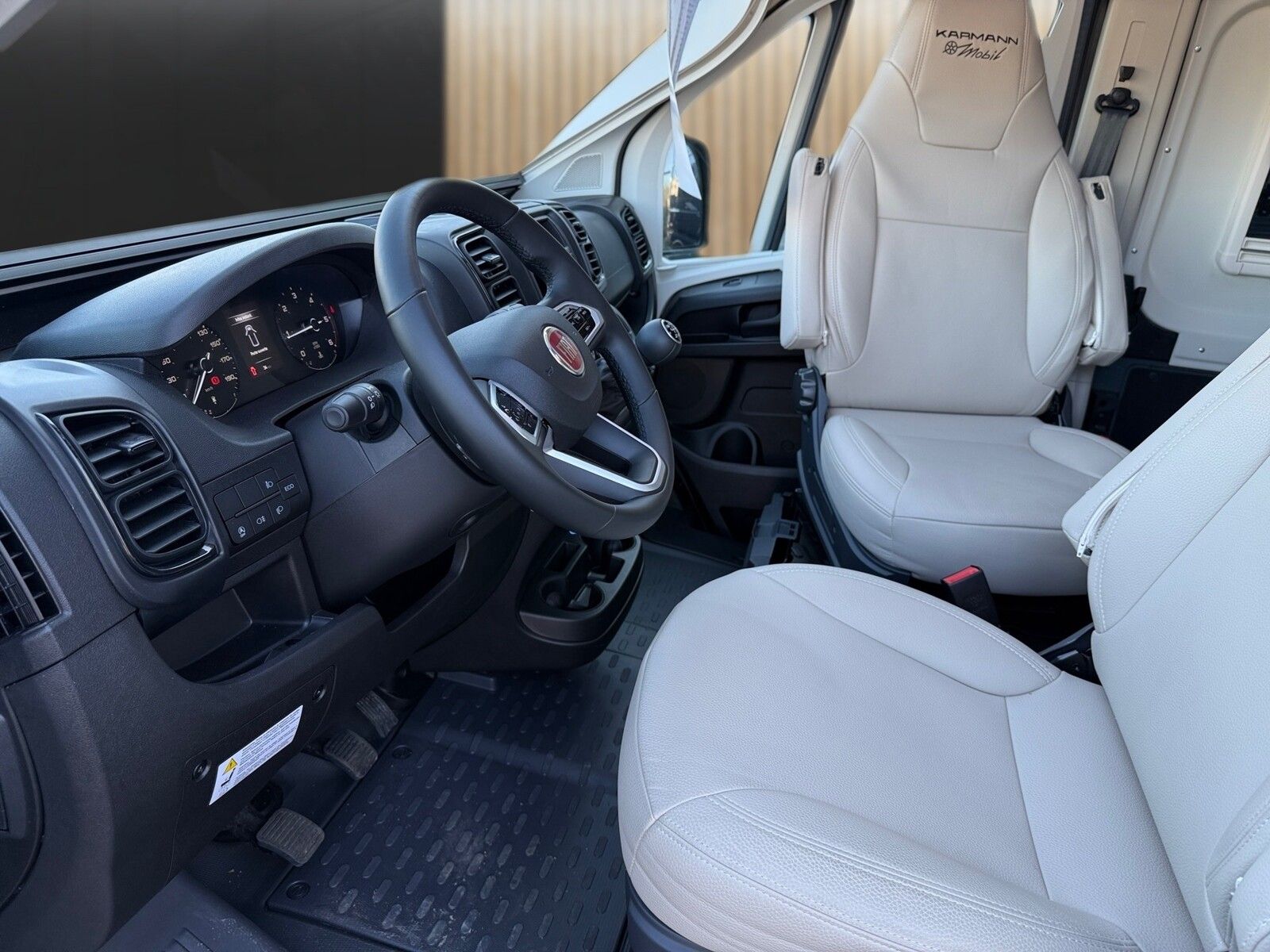 Fahrzeugabbildung Karmann Dexter DE 600 Concept Paket