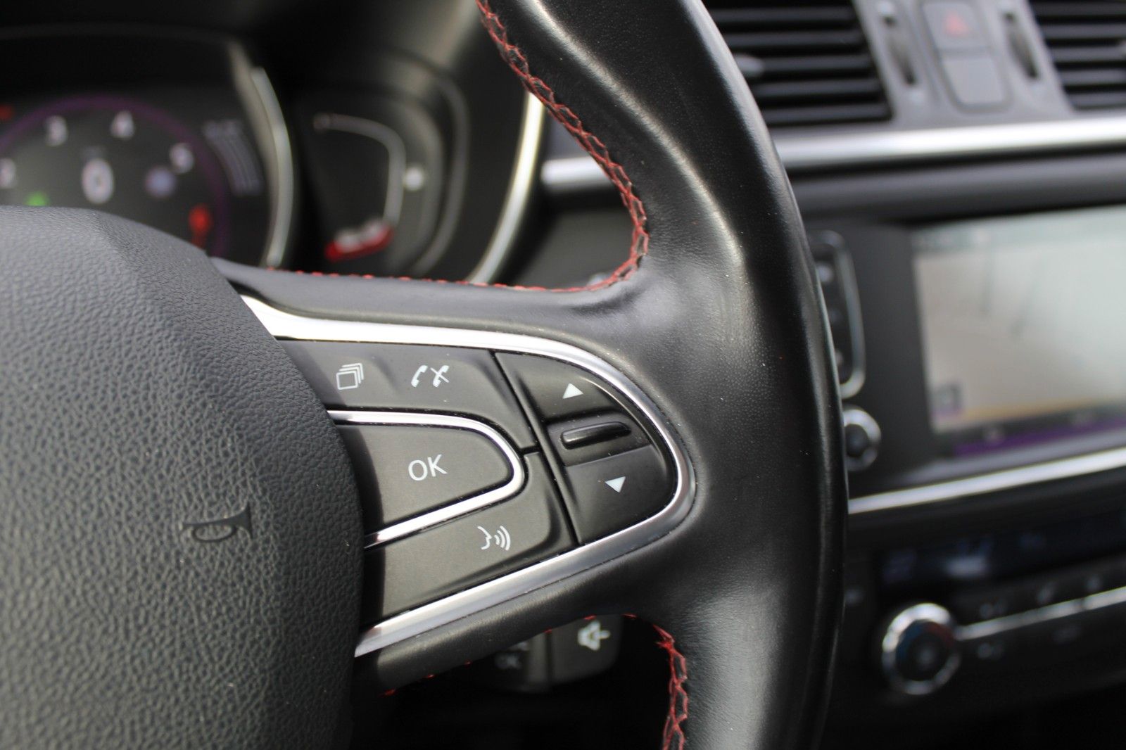 Fahrzeugabbildung Renault Kadjar Crossborder Automatik*Navi*Leder*Bose