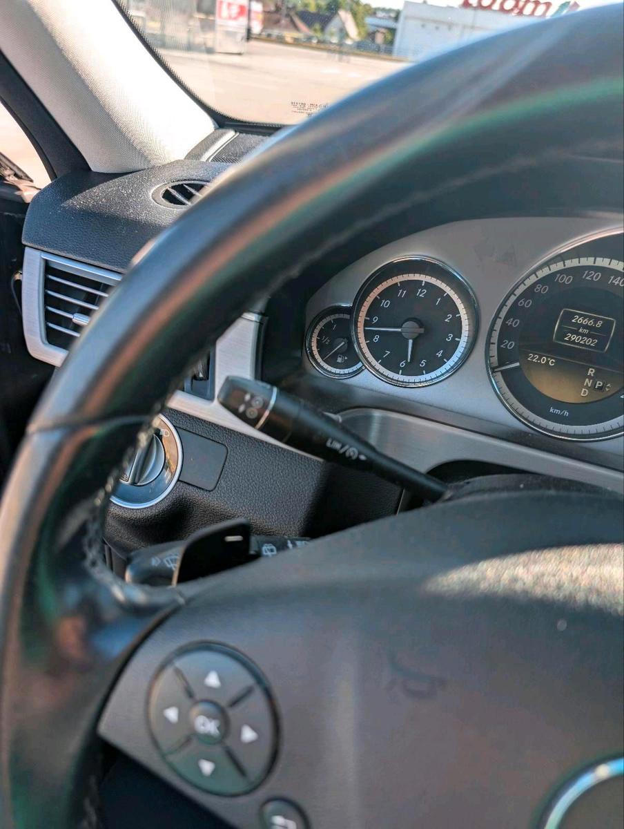 Mercedes-Benz E220 2012 — photo 8
