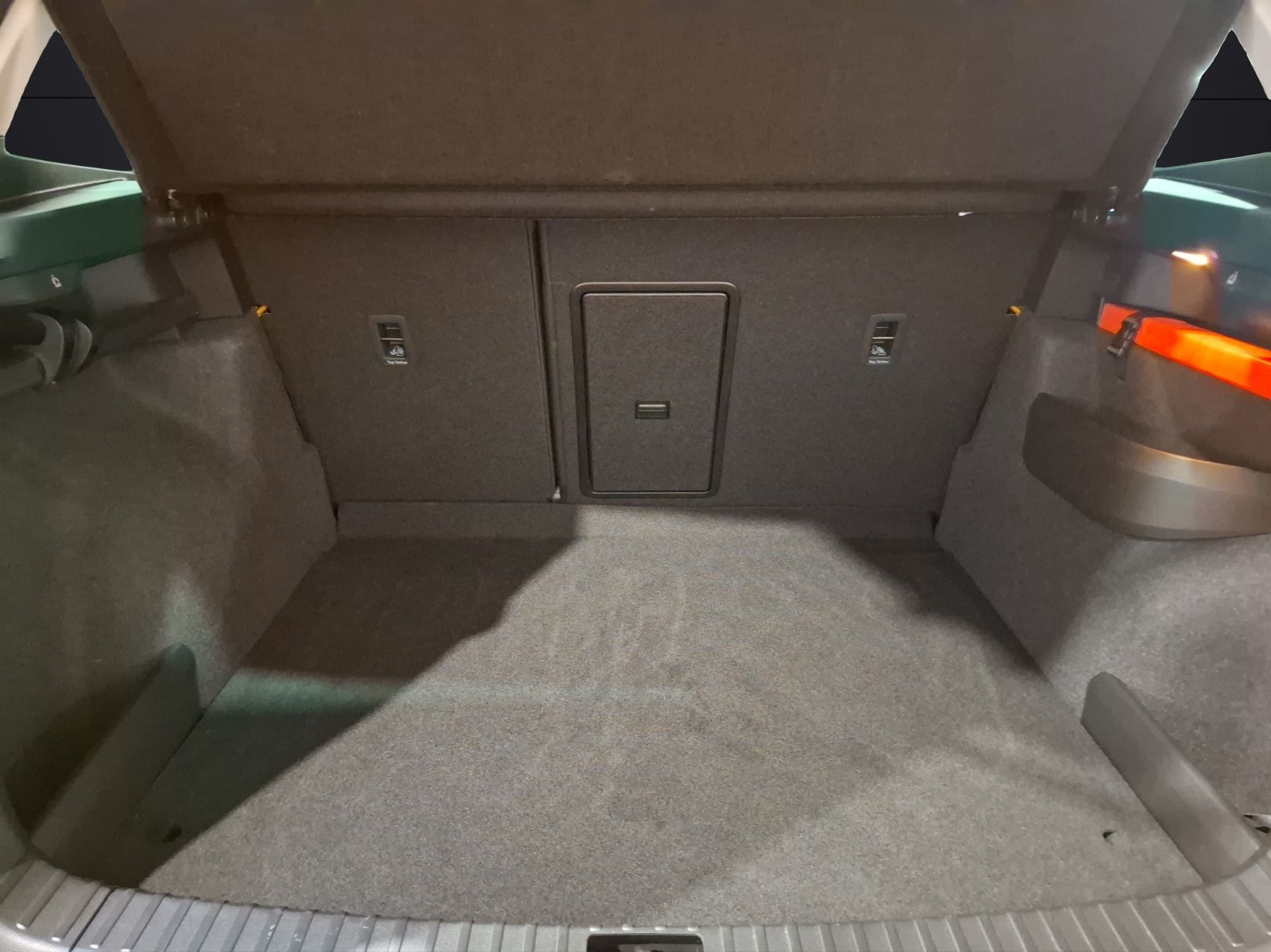 Fahrzeugabbildung SKODA Karoq TSI Ambition DSG LED AID GRA PDC SH