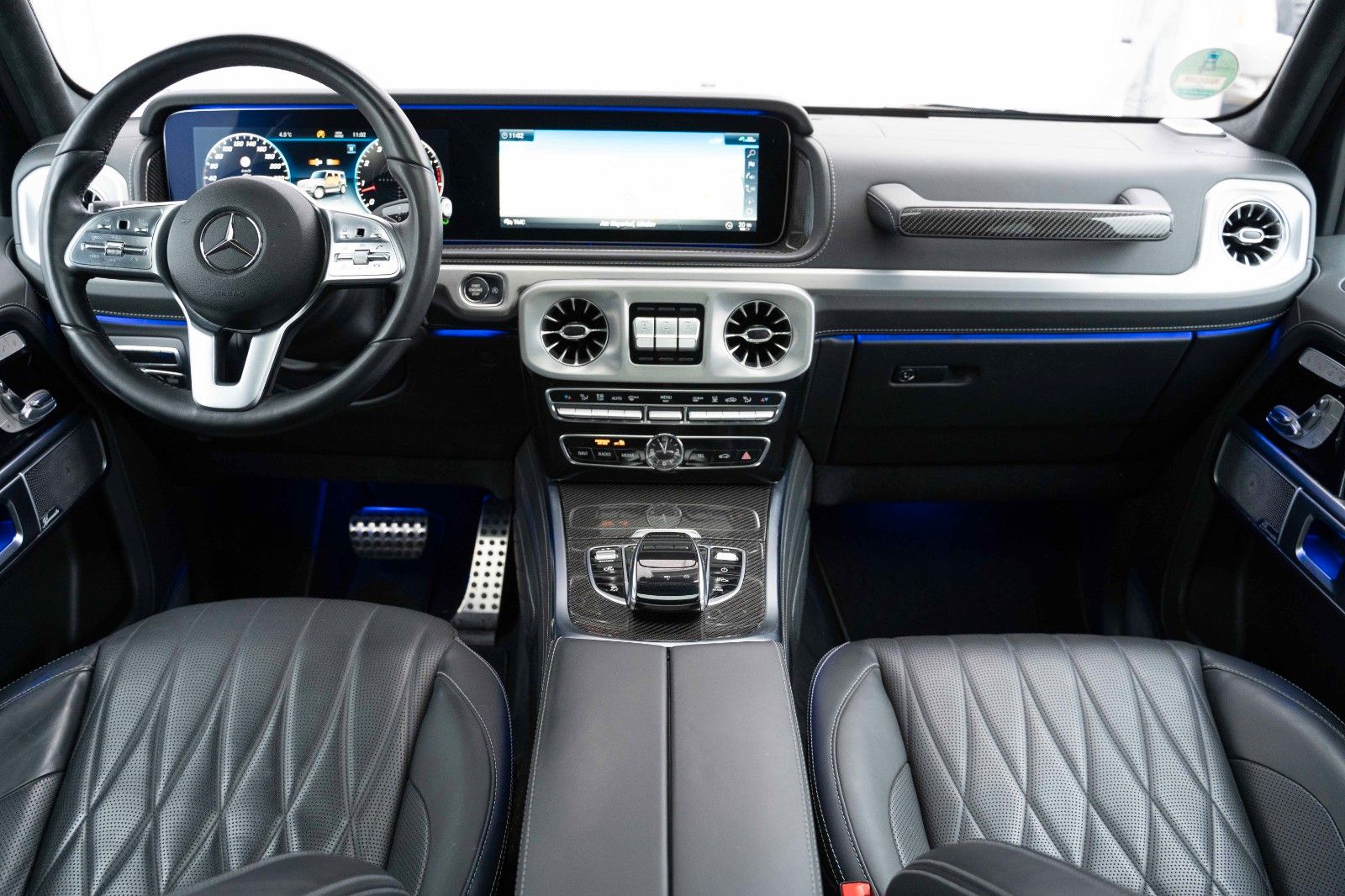 Fahrzeugabbildung Mercedes-Benz G500 V8 AMG BURM MEMORY CARBON 20" PANO 360° G63