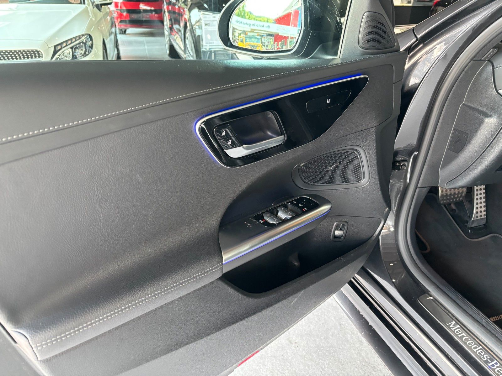 Fahrzeugabbildung Mercedes-Benz C 200 4Matic///AMG LINE//AMBIENTE/KAMERA/CARBON/